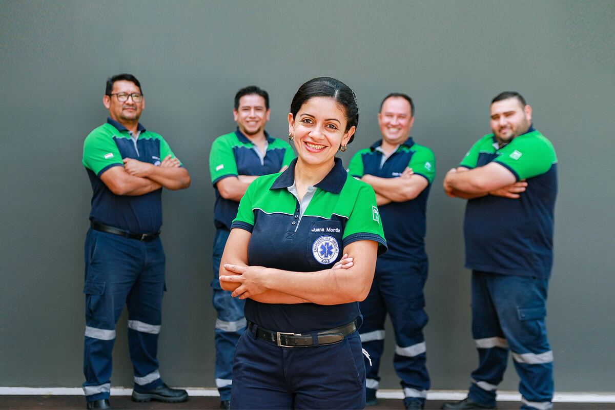 Equipo de paramédicos y conductores de S.O.S. Emergencias Médicas